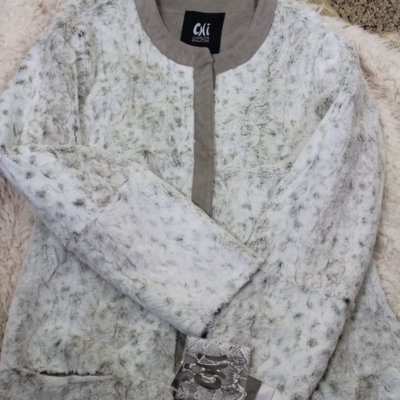 Snow LeopardSoft CHI Carlos Falchi Fur Coat .